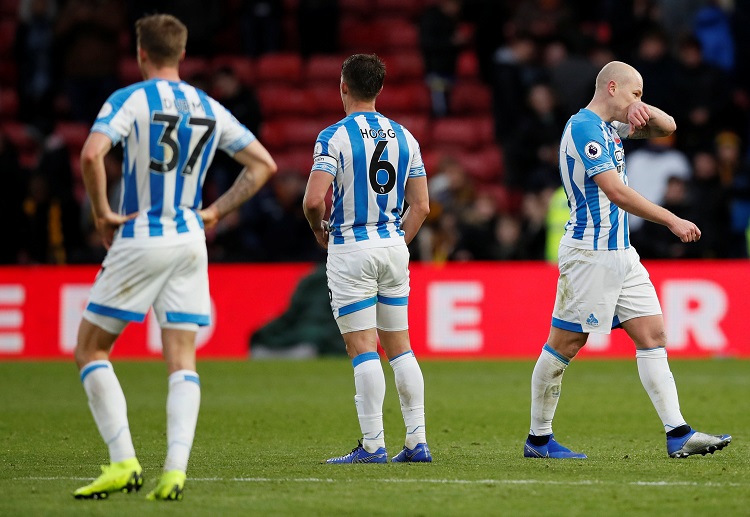 Primary KeywordPremier League Secondary Keyworddự đoán sbobet  nhận định West Ham vs Huddersfield  cập nhật Premier League 2019 Article Title VNPremier League West Ham vs Huddersfield: Khó khăn cho Huddersfield! Article Title EnglishPremier League West Ham vs Huddersfield: A challenging match for Huddersfield! Premier League West Ham vs Huddersfield: Khó khăn cho Huddersfield! West Ham vs Huddersfield Cùng dự đoán Sbobet đánh giá trận West Ham vs Huddersfield, 23:00 ngày 16/03 (GMT+8) và cập nhật Premier League 2019! West Ham cần thêm 1 điểm nữa để chính thức trụ hạng thành công, trong khi cơ hội đó đối với Huddersfield gần như không còn. Do vậy, trận đấu tới có lẽ sẽ chỉ có một đội chơi hết mình. Những điểm đáng chú ý West Ham đang có thành tích ghi bàn không đế nỗi tồi. Sau 30 vòng đấu, họ cũng có được 37 bàn thắng. Song, cũng có đến 43 lần đội bóng này để thủng lưới. Trong quá khứ, có 3 lần đội bóng này đối đầu với đối thủ Huddersfield. Trong cả 3 trận đấu đó, họ đều có được bàn thắng. Thậm chí, 2/3 trận này họ ghi được từ 2 bàn thắng trở lên. Trong 10 trận đấu gần đây nhất của mình, có 6 trận West Ham ghi được bàn thắng. Trong đó, có 3 trận họ ghi được từ 2 bàn trở lên. Song, cũng có đến 8/10 trận này họ để thủng lưới. Trên sân nhà, đến 8/10 trận họ có bàn với 6 trong số đó là từ 2 bàn thắng trở lên. Song, cũng có 7/10 trận này họ thủng lưới. 1 Theo các nhận định West Ham vs Huddersfield, trong khi đó, Huddersfield Town đang là đội bóng gây thất vọng nhất giải đấu, đặc biệt là ở hàng công. Sau 30 vòng đấu, chỉ vỏn vẹn 15 lần họ có được bàn thắng. Thế nhưng, lại có đến 53 lần họ để thủng lưới. Trong 3 lần đối đầu với đối thủ thành London này, có 2 trận họ có bàn nhưng cả 2 trận họ chỉ đều ghi được 1 bàn. Trong 10 trận đấu gần đây nhất của mình, chỉ vỏn vẹn 2 trận Huddersfield có được bàn thắng, 1 thành tích hết sức tồi tệ. Trong khi đó, có đến 8/10 trận này họ thủng lưới với 5 trong số đó là từ 2 bàn thua trở lên. Trên sân khách, cũng chỉ 3/10 trận gần nhất họ có bàn. Song, cũng có 8/10 trận này họ thủng lưới với 4 trong số đó là từ 2 bàn thua trở lên. West Ham đang đứng thứ 9 trên bảng xếp hạng với 39 điểm sau 30 vòng đấu của Ngoại hạng Anh. Ở 3 lần đối đầu trước đây với đội khách, cả 3 lần họ đều bất bại với 2 trong số đó là những chiến thắng. Cả 2 chiến thắng này, đội chủ sân London đều thắng với cách biệt 2 bàn trở lên. Điều này cho thấy cả năng thắng đậm của họ trong trận này là khá cao. Trong 10 trận đấu gần đây nhất của mình, có 3 trận West Ham giành được chiến thắng. Đáng chú ý khi 2/3 chiến thắng này, họ đều thắng cách biệt 2 bàn trở lên. Ngoài ra, 2/3 trận đó họ cũng giữ sạch lưới. Trên sân nhà, đến 6/10 trận gần nhất West Ham giành chiến thắng. Đến 4 trong số đó họ thắng cách biệt 2 bàn trở lên.  2 Theo các nhận định West Ham vs Huddersfield, trong khi đó, Huddersfield Town đang là đội bóng đội sổ cả giải đấu và có nguy cơ cao nhất phải xuống hạng ở mùa giải sau. Sau 30 vòng đấu, đội bóng này chỉ có được vỏn vẹn 14 điểm. Họ còn cách nhóm an toàn đến 16 điểm, 1 con số quá lớn với thực lực của họ hiện tại khi chỉ còn 8 vòng đấu nữa mọi chuyện sẽ kết thúc. Trong 3 lần đối đầu với West Ham, thành tích tốt nhất của họ chỉ là 1 trận hòa hồi đầu mùa. Trong 10 trận đấu gần đây nhất của mình, đến 8 trận Huddersfield để thua. Đáng chú ý khi đến 4 trong số đó họ thua cách biệt 2 bàn. Ngoài ra, 7/8 trận thua này họ đều không có bàn. Trên sân khách, đến 8/9 trận gần nhất họ thua trận. 3 trong số đó Huddersfield thua với cách biệt 2 bàn trở lên.  Đội hình dự kiến giữa 2 đội West Ham vs Huddersfield Town West Ham: Fabianski, Cresswell, Ogbonna, Diop, Fredericks, Rice, Felipe Anderson, Lanzini, Noble, Snodgrass, Chicharito. Huddersfield Town: Lossl, Durm, Schindler, Zanka, Bacuna, Billing, Gorenc-Stankovic, Mooy, Pritchard, Mounie, Kachunga. Lịch sử thi đấu 3 trận gần nhất 2 đội gặp nhau: West Ham thắng 2, hòa 1 West Ham mới để thủng lưới 4 lần trong 6 trận đấu gần nhất chơi trên sân nhà Huddersfield mới giành được 1 chiến thắng trên sân khách kể từ đầu giải Tip cược LỰA CHỌN TỐI ƯU: Chọn Xỉu (Under) kèo 2.5@0.87 *** (23h00 16/03 GMT+8) Theo các nhận định West Ham vs Huddersfield, Huddersfield Town có thành tích đối đầu tích cực trước West Ham, nhưng thực tế West Ham United đã thành công hơn nhiều trong lịch sử đối đầu gần đây nhất khi thắng 2 và hòa 1 trong 3 lần đối đầu với Terrier. Và việc phải hành quân đến sân nhà của West Ham ngày hôm nay được xem là một khó khăn với Huddersfield Town. Meta Description	Cùng dự đoán Sbobet đánh giá trận West Ham vs Huddersfield, 23:00 ngày 16/03 (GMT+8) và cập nhật Premier League 2019! 1st Image Request (English)	A picture of West Ham Image Title in Vietnamese	Premier League: West Ham mới để thủng lưới 4 lần trong 6 trận đấu gần nhất chơi trên sân nhà Image Caption in Vietnamese	West Ham United đã thành công hơn nhiều trong lịch sử đối đầu gần đây nhất Image Alt Text in Vietnamese	Premier League: West Ham đang đứng thứ 9 trên bảng xếp hạng với 39 điểm 2nd Image Request (English)	A picture of Huddersfield Image Title in Vietnamese	Premier League: Huddersfield Town có thành tích đối đầu tích cực trước West Ham Image Caption in Vietnamese	Huddersfield Town đang là đội bóng gây thất vọng nhất giải đấu Image Alt Text in Vietnamese	Premier League: Huddersfield mới giành được 1 chiến thắng trên sân khách kể từ đầu giải Outbound Link 1 URL	https://www.bbc.com/sport/football/teams/west-ham-united Outbount Link 1 Anchor Text	West Ham đang có thành tích ghi bàn không đế nỗi tồi Outbound Link 2 URL	https://www.bbc.com/sport/football/teams/huddersfield-town Outbount Link 2 Anchor Text	Huddersfield Town đang là đội bóng đội sổ cả giải Internal Link 1 URL	https://www.kisahtangkis.com/premier-league/ Iternal Link 1 Anchor Text	Premier League 2019 Internal Link 2 URL	https://www.kisahtangkis.com/vi/tag/huddersfield-town-vi/ Iternal Link 2 Anchor Text	các nhận định West Ham vs Huddersfield Tags /3	West Ham, Huddersfield FB Caption in Vietnamese	⚽ West Ham vs Huddersfield: Hành quân đến sân nhà của West Ham được xem là một khó khăn với Huddersfield Town!