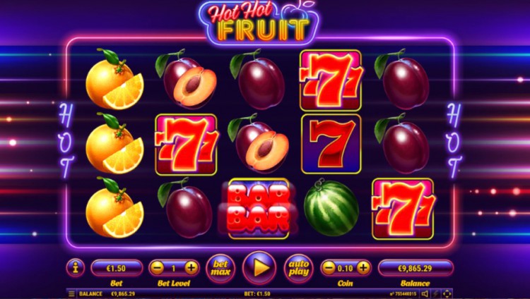 Hot Hot Fruit được thiết kế bắt mắt với nhiều ánh đèn neon và âm thanh sôi động