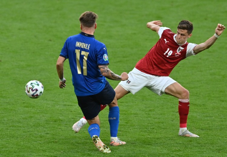 欧洲杯 奥地利的鲍姆加特纳正在进球