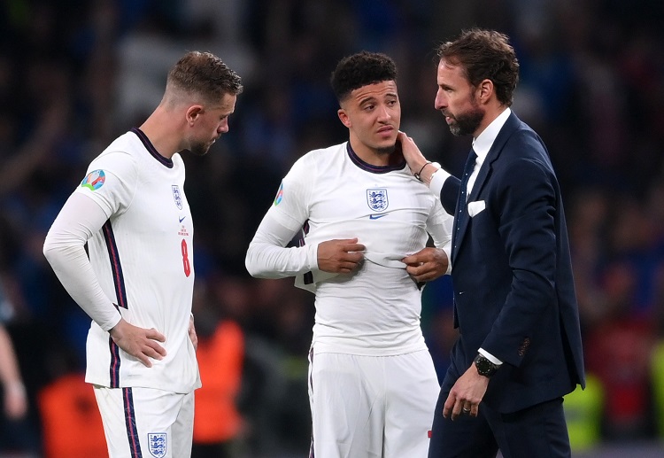 英格兰的球员抢先一步