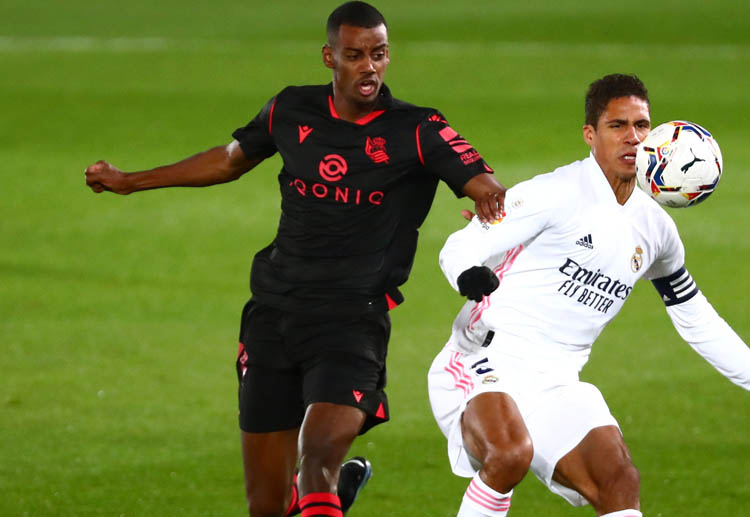 တော့တင်ဟမ်ဟော့စပါး ကစားသမားဟောင်း ထရစ်ပီယာ အနေနဲ့ ပရီးမီးယားလိဂ် မှာ ပြန်ကစားဖို့ စိတ်အားထက်သန်နေပြီး မန်ချက်စတာယူနိုက်တက် ဘက်က တရားဝင် ကမ်းလှမ်းချက်ကို စောင့်ဆိုင်းနေခဲ့တာ ဖြစ်ပါတယ်။