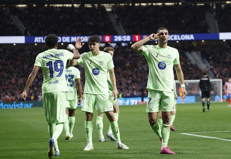 国王杯 巴塞罗那队凭借费兰-托雷斯的进球，1比0战胜马竞，进球后他与队友们一同庆祝胜利