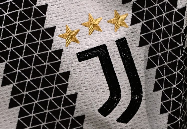 စီးရီးအေ ထိပ်သီး ဂျူဗင်တပ်စ် ကတော့ အာဆင်နယ် ကွင်းလယ်လူ သောမတ်စ် ပါတေးနဲ့ မန်ချက်စတာယူနိုက်တက် ဗဟိုခံစစ်မှူး ဗစ်တာ လင်ဒီလော့ဖ် တို့ကို အလွတ်ပြောင်းရွှေ့ကြေးနဲ့ ခေါ်ယူဖို့ ကြိုးစားနေတယ်လို့ သိရပါတယ်။