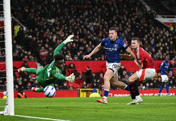 ဒီလက်ပ်ဟာ အစ်ပ်ဆွစ်ချ်တောင်းနဲ့ ပွဲဦးထွက် ရာသီမှာတင် ပရီးမီးယားလိဂ် သွင်းဂိုး ၁၂ ဂိုး ရရှိခဲ့တဲ့ ဒီလက်ပ်ကို ချဲလ်ဆီး အပါအဝင် ထိပ်တန်း ကလပ် များစွာက စိတ်ဝင်စားနေကြတာ ဖြစ်ပါတယ်။