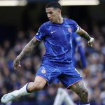 စပိန်က လာတဲ့ သတင်းတွေအရ ဆိုရင် လာလီဂါ ကလပ်ဟာ ကွင်းလယ်ပိုင်း အတွက် ရွေးချယ်စရာ ကစားသမားသစ် နှစ်ဦးကို ပစ်မှတ်ထားလျက် ရှိကြောင်း သိရပါတယ်။