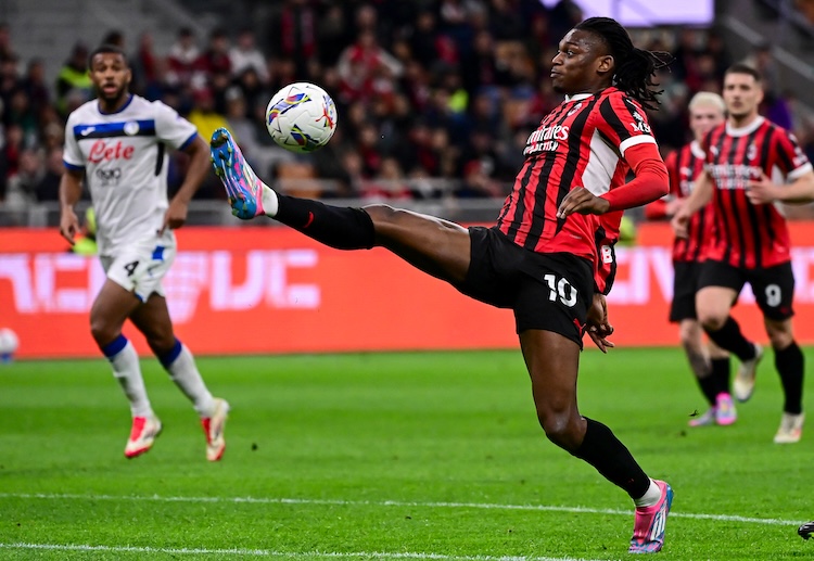 အေစီမီလန် တောင်ပံ ကစားသမား ရာဖေးလ် လီယောင် ကတော့ ပရီးမီးယားလိဂ် ကလပ် လစ်ဗာပူးလ်ကို ပြောင်းရွှေ့ဖွယ် ရှိနေကြောင်း သတင်းတွေက ဖော်ပြလာပြန်ပါတယ်။