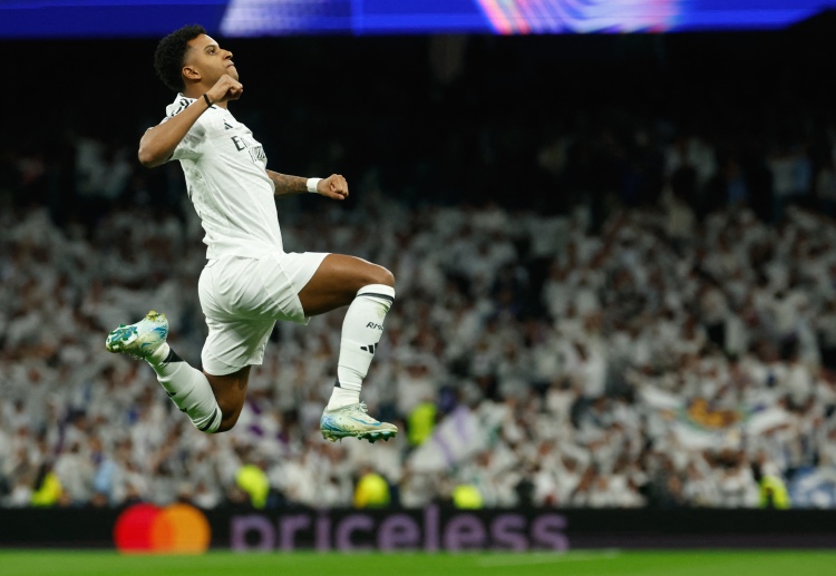 ဒါပေမယ့် ချန်ပီယံလိဂ် ၁၅ ကြိမ်ရထားတဲ့ ရီးရဲလ်မက်ဒရစ် ကတော့ ကာမာဗင်ဂါကို ပရီးမီးယားလိဂ် ကလပ်ဆီ ရောင်းထုတ်ဖို့ စိတ်မဝင်စားကြောင်း သိရပါတယ်။