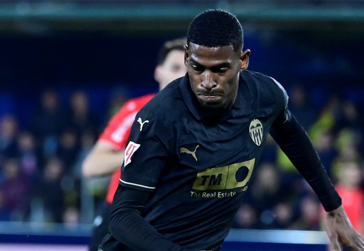 ဒါကြောင့် ပရီးမီးယားလိဂ် ကလပ်ဟာ စပိန် လူငယ် ခံစစ် ကြယ်ပွင့်ကို ဒီတစ်ပတ် အတွင်းမှာ ခေါ်ယူနိုင်တော့မယ်လို့ သိရပါတယ်။