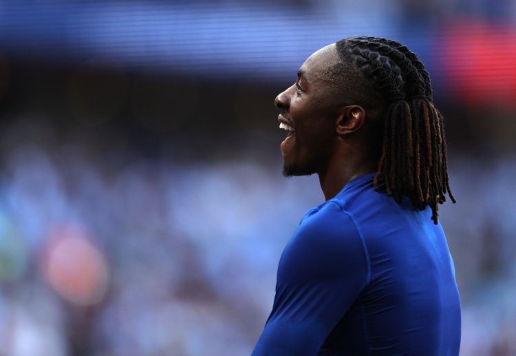 ခရစ္စတယ်ပဲလေ့စ် ကွင်းလယ် တိုက်စစ် ကစားသမားကို ပရီးမီးယားလိဂ် ကလပ်တွေ ဖြစ်တဲ့ မန်စီးတီးနဲ့ ချဲလ်ဆီး တို့ကလည်း ခေါ်ယူဖို့ စိတ်ဝင်စားနေပါတယ်။