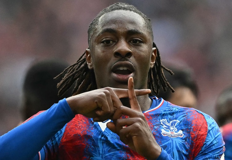 အာဆင်နယ်က ပြီးခဲ့တဲ့ ၃ ရာသီ ဆက်တိုက် ပရီးမီးယားလိဂ်မှာ အဆင့် ၂ နဲ့ပဲ ကျေနပ်ခဲ့ရသလို ဖလား လက်မဲ့ ဖြစ်နေတာလည်း ၅ ရာသီ ရှိနေခဲ့ပါပြီ။