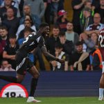 တချို့ကလည်း ပရီးမီးယားလိဂ် ကလပ်ရဲ့ တာဝန်ရှိသူတွေ အနေနဲ့ ပါတေးကို စာချုပ်သက်တမ်း မတိုးခဲ့တာဟာ ဒီကိစ္စတွေကြောင့် ဖြစ်နိုင်ကြောင်း သုံးသပ်နေကြပါတယ်။