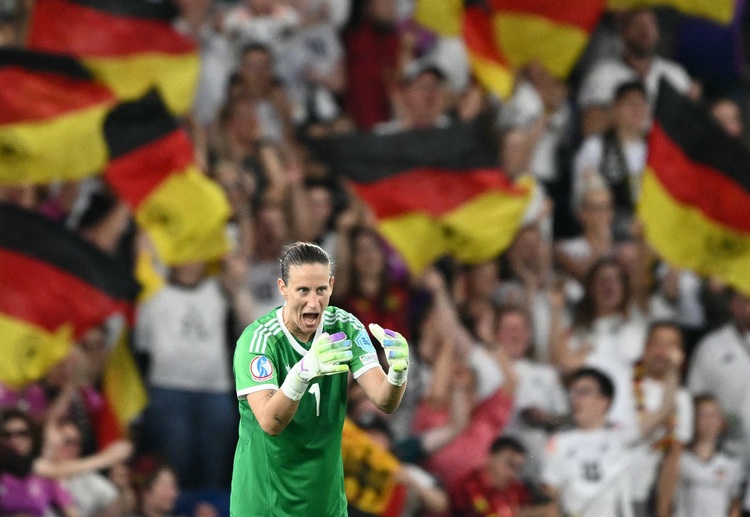 欧锦赛 贝格的关键扑救功不可没，为德国带来了最后的胜利。