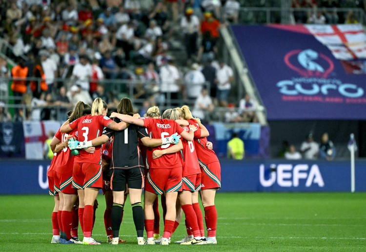 欧锦赛 在菲什洛克的助攻下，汉娜·凯恩打入一记精彩远射，为威尔士扳回一分。