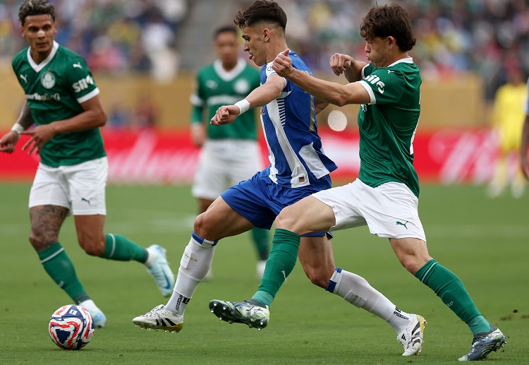 포르투의 가브리 베이가는 출전 정지 처분으로 인해 아틀레티코 마드리드와의 클럽 친선경기에 출전하지 못한다.