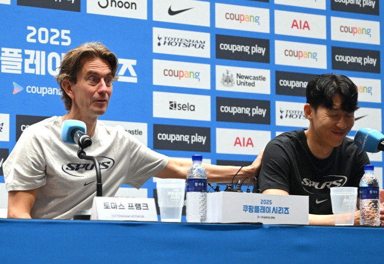 英超联赛 2024-25赛季,孙兴慜与热刺在欧联杯决赛战胜曼联,成为球队历史传奇人物。