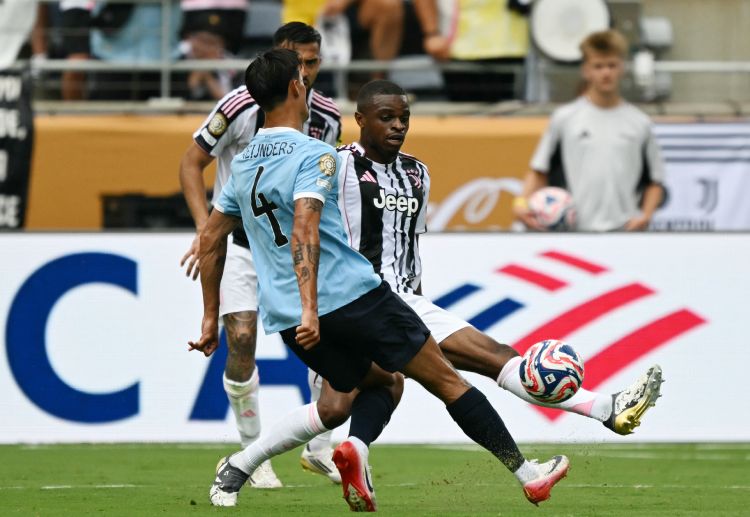 프리미어리그: 티자니 레인더르스는 맨체스터 시티의 최근 경기에서 두 골을 넣었다.