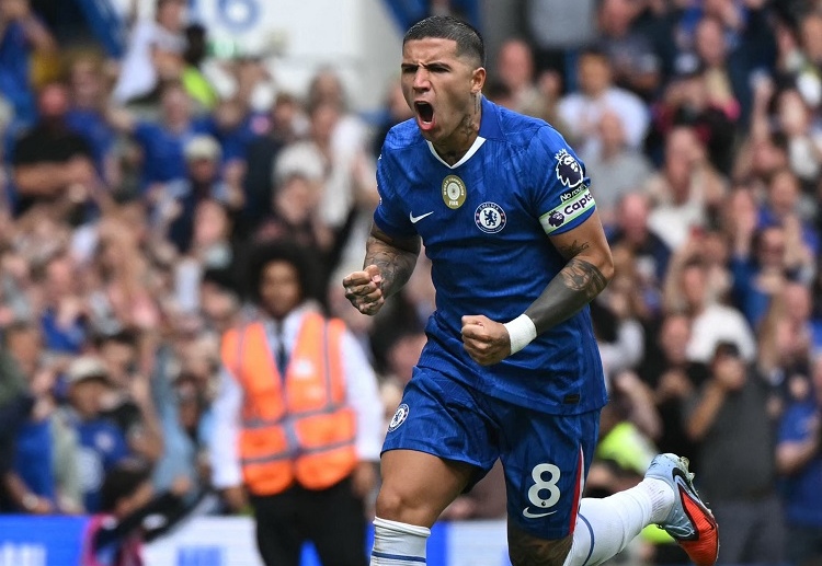 ပရီးမီးယားလိဂ် ကလပ် ချဲလ်ဆီး ကတော့ အန်ဇို ဖာနန်ဒက်ဇ်ကို လက်လွှတ်ရမယ် ဆိုရင်တော့ ရီးရဲလ်မက်ဒရစ် ကွင်းလယ်လူ အက်ဒူယာဒို ကာမာဗင်ဂါကို ပြန်လည် ခေါ်ယူသွားမယ်လို့ သိရပါတယ်။