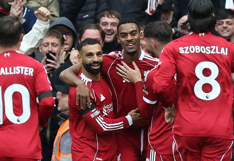 ဒါပေမယ့်လည်း ဖရန့်ဖတ် ကနေ ပြောင်းရွှေ့လာတဲ့ ဟူဂို အစ်ကီတီကီက လက်ရှိမှာ ပရီးမီးယားလိဂ်နဲ့ လျင်မြန်စွာ အသားကျနေတာကြောင့် ဝစ်ဇ် အနေနဲ့ ပုံမှန် ပွဲထွက်ခွင့် ရဖို့ ခက်ခဲနေပါတယ်။