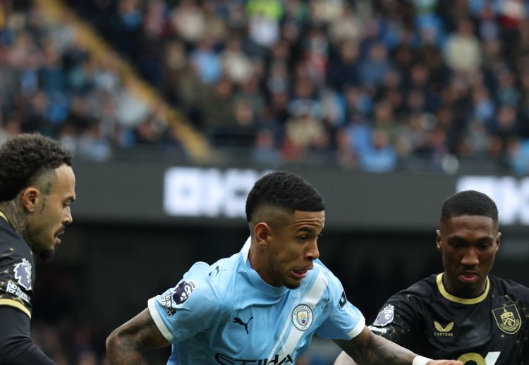 英超联赛 哈特曼助攻安东尼扳平比分，伯恩利在第38分钟追成1比1平。