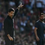 ယူနိုက်တက် ဂန္ထဝင် နောက်ခံလူ ဂယ်ရီ နဗီးလ် ကလည်း ဒီရာသီ ပရီးမီးယားလိဂ်မှာ အာဆင်နယ် ဗိုလ်စွဲဖို့ သေချာသလောက် ရှိသွားပြီ ဖြစ်ကြောင်း Sky Sports နဲ့အင်တာဗျူးမှာ သုံးသပ်ခဲ့ပါတယ်။