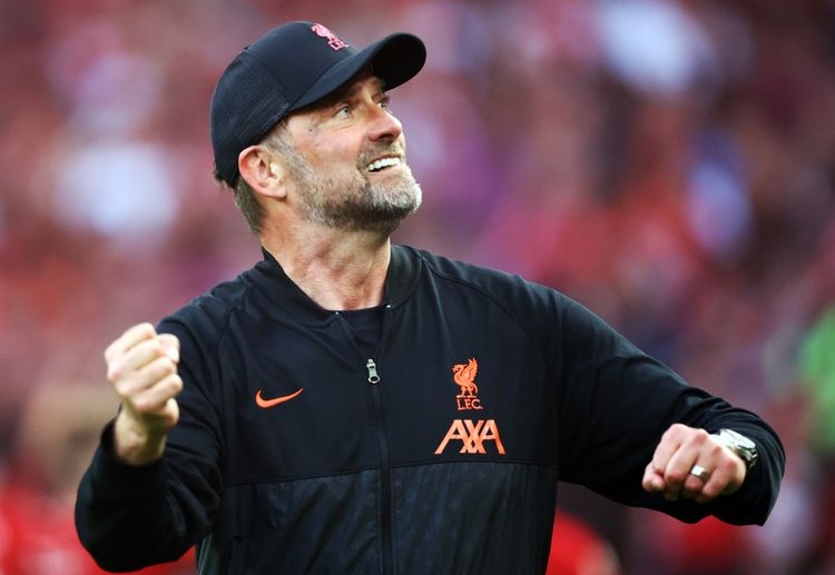 ဒါ့အပြင် ကလော့ပ်က အသင်း အတွက် ပထမဦးဆုံး ပရီးမီးယားလိဂ် ဖလား အပါအဝင် ချန်ပီယံလိဂ် ဖလားနဲ့ ပြည်တွင်း ဆုဖလား အကုန်လုံး ရယူပေးနိုင်ခဲ့သူ ဖြစ်ပါတယ်။