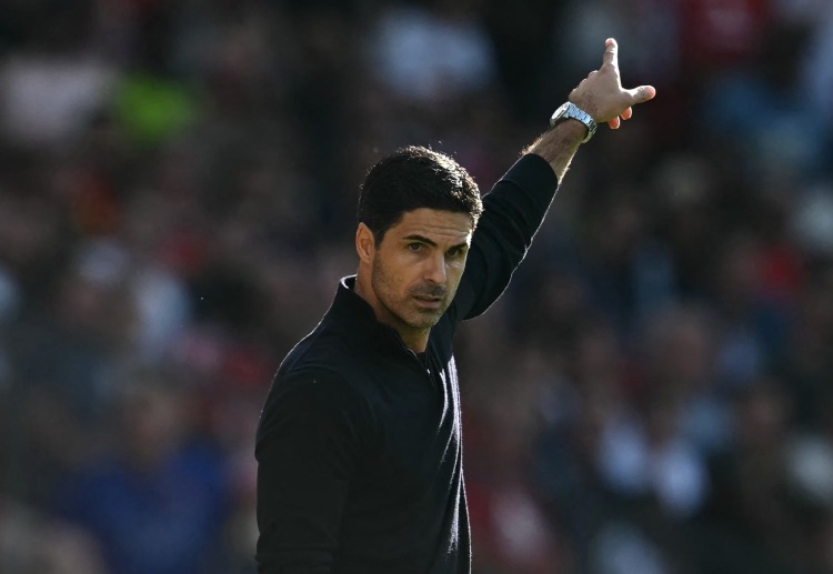 အွန်နရီ ကတော့ အာဆင်နယ်နဲ့ အတူ ၂၀၀၃-၂၀၀၄ ဘောလုံးရာသီတုန်းက အာဆင်နယ်နဲ့ အတူ ပရီးမီးယားလိဂ် ရှုံးပွဲ မရှိ စံချိန်ကို ပိုင်ဆိုင်ခဲ့သူပါ။