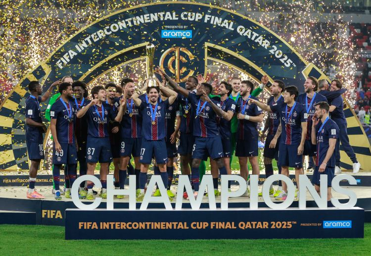 ပီအက်စ်ဂျီဟာ အခုနှစ် အတွင်း ချန်ပီယံလိဂ်၊ လီဂူးဝမ်း၊ ပြင်သစ်ဖလား၊ ပြင်သစ် စူပါဖလား၊ ဥရောပ စူပါဖလားနဲ့ အခု အင်တာကွန်တီနန်တယ်ဖလား တို့ကို ပိုင်ဆိုင်နိုင်ခဲ့တာ ဖြစ်ပါတယ်။