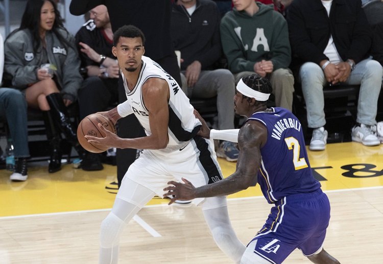 The San Antonio Spurs are chasing a fourth straight NBA win against the Houston Rockets