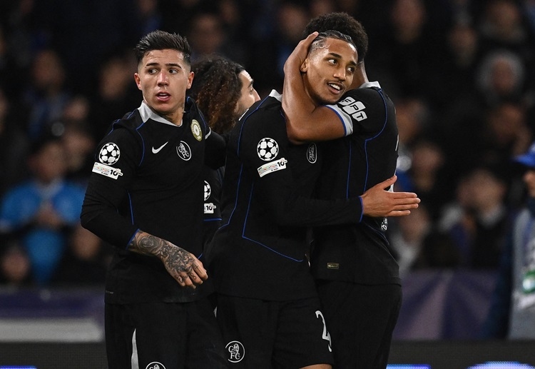 သူဟာ ဒီရာသီ ပရီးမီးယားလိဂ်မှာ ၁၀ ဂိုး ပြည့်သွားပြီ ဖြစ်ပြီး ဒါဟာ သူ ဘရိုက်တန်မှာ ကစားခဲ့စဉ်က စံချိန်နဲ့ တူညီသွားခဲ့တာ ဖြစ်ပါတယ်။