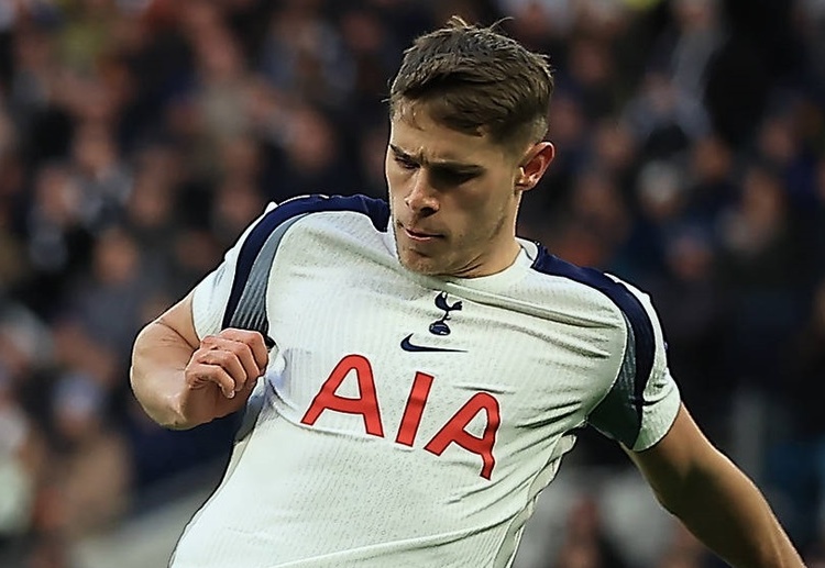 ဒါ့အပြင် ပရီးမီးယားလိဂ် ပြိုင်ဘက် စပါး နောက်ခံလူ မစ်ကီ ဗန်ဒီဗန် ကိုလည်း ကိုနာတေးရဲ့ နေရာ အတွက် စောင့်ကြည့်နေတယ်လို့ သိရပါတယ်။