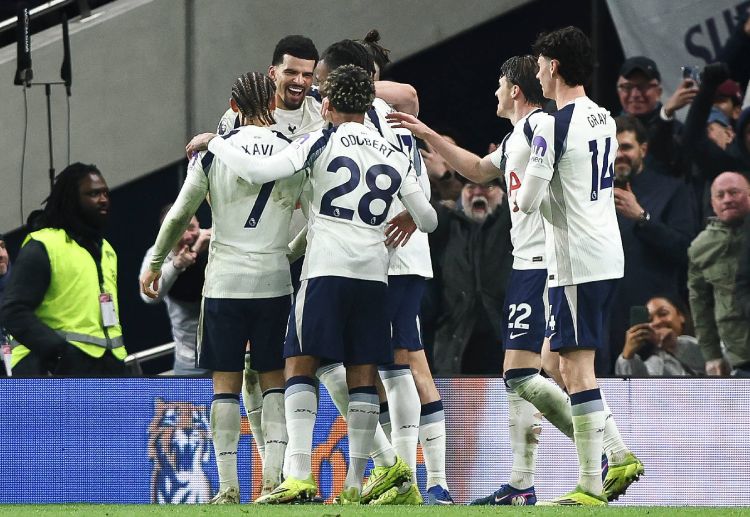 英超联赛 尽管英超战绩不佳，热刺在欧冠小组赛表现稳健，8场比赛拿到17分，顺利晋级16强。