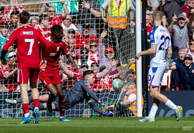 英超联赛 利物浦前锋伊萨克复出建功，打入个人回归后的首粒进球。