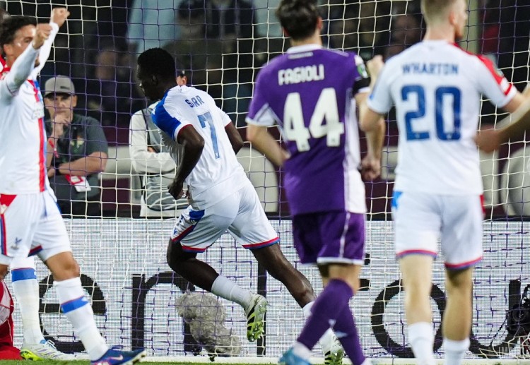 ခရစ္စတယ်ပဲလေ့စ်ဟာ ဒီရာသီ ယူရိုပါကွန့်ဖရင့်လိဂ် ပြိုင်ပွဲမှာ ခေါင်းတိုက်ဂိုး ၅ ဂိုး အထိ သွင်းယူထားပြီး ဒါဟာ ပြိုင်ပွဲမှာ အများဆုံး ဖြစ်ပါတယ်။