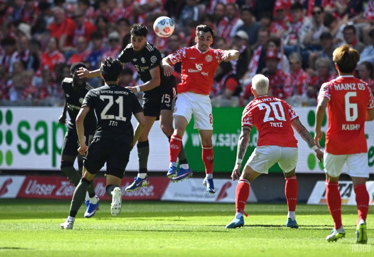 德甲联赛 美因茨坐镇主场气势如虹，上半场连入三球以3比0占据主动。