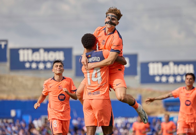 西甲联赛 拉什福德抓住单刀机会破门，为巴萨再下一城，比分改写为2比0。