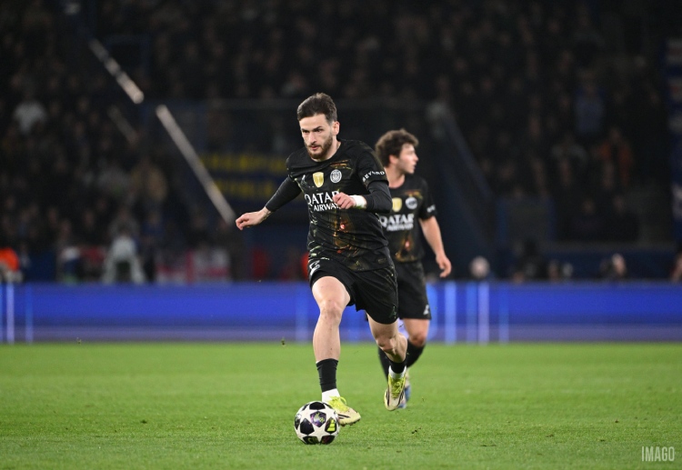 欧冠联赛  克瓦拉茨赫利亚目前背负黄牌压力，一旦再被警告，将无缘下一轮关键比赛。