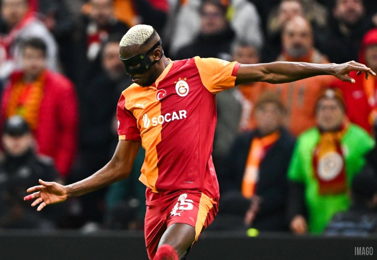 လာလီဂါ ထိပ်သီး ဘာစီလိုနာ ကတော့ တိုက်စစ်ပိုင်း အတွက် ဂါလာတာဆာရေး တိုက်စစ်မှူး ဗစ်တာ အိုဆင်မ်ဟန်ကို ခေါ်ယူဖို့ ဆုံးဖြတ်လိုက်ပါတယ်။