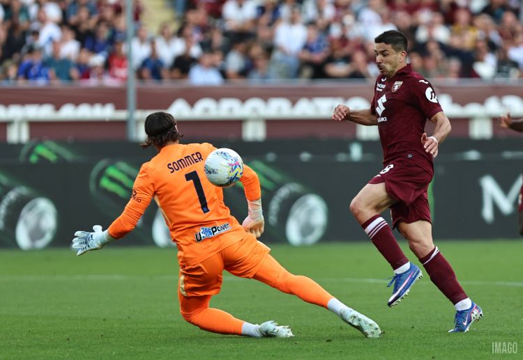 意甲联赛 西蒙尼灵敏捕捉机会，用一脚挑射攻破国米防线，为主队重燃希望。