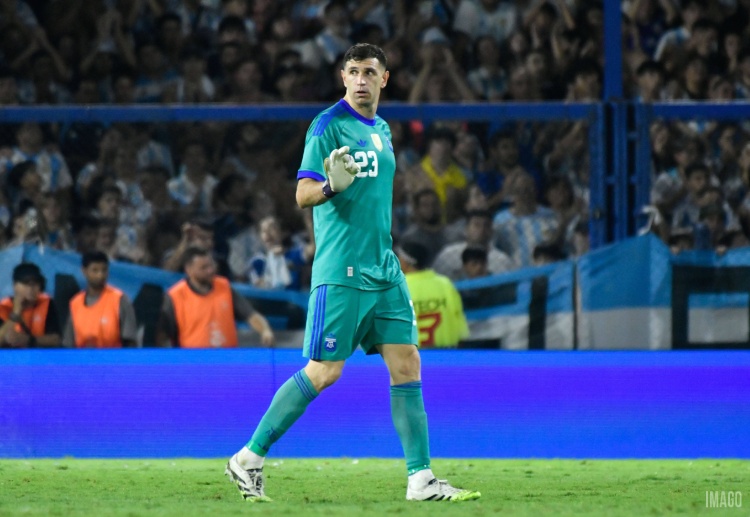 Emiliano ‘Dibu’ Martínez reduz preocupações para a Copa do Mundo 2026 com notícia positiva sobre sua lesão