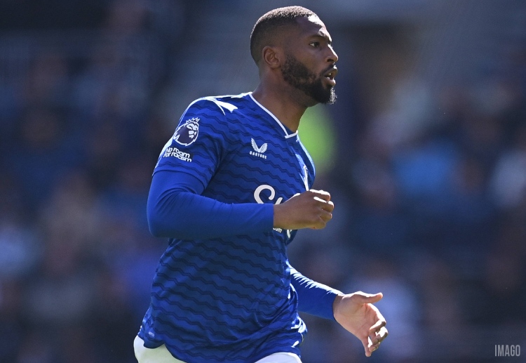 Premier League: Everton ngáng chân Man City