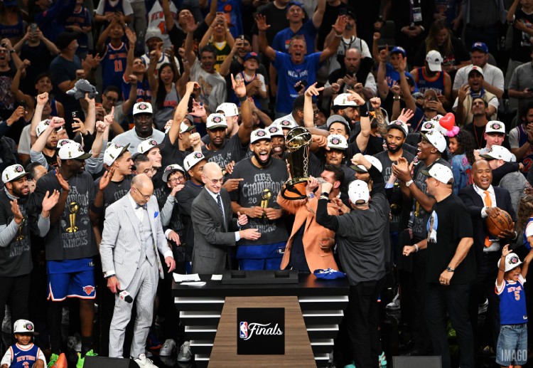 NBA 总冠军奖杯
