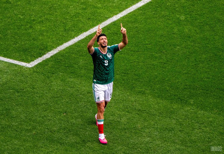 Mexico triumph 2‑0 in their World Cup 2026 opener, with Raúl Jiménez celebrating his first goal
