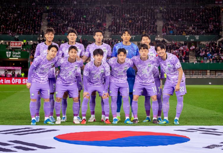 ၂၀၁၄ ကမ္ဘာ့ဖလား ပြိုင်ပွဲတုန်းက သူဦးဆောင်ခဲ့ပေမယ့်လည်း တစ်ပွဲမှ မနိုင်ဘဲ အုပ်စု အဆင့် ကနေ ထွက်ခွာခဲ့ရတာကြောင့် ရာထူး ကနေ နှုတ်ထွက်ခဲ့ဖူးပါတယ်။