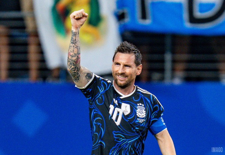 A Argentina termina na liderança do grupo após Lionel Messi marcar de falta e comemorar a vitória sobre a Jordânia na Copa do Mundo de 2026.